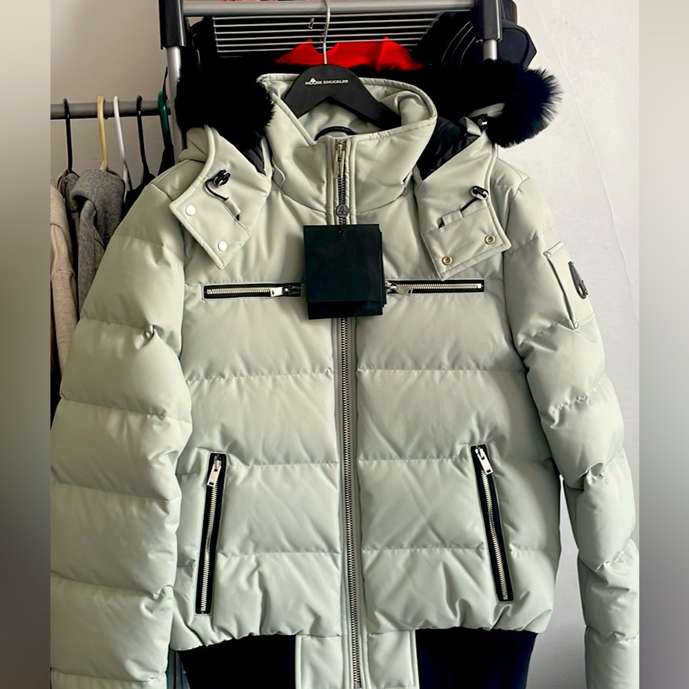 Sage green moose knuckles coat , Authentic. Size M men’s